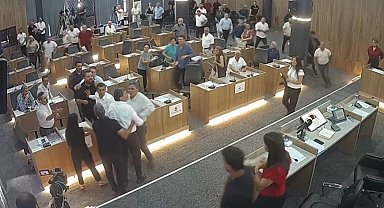 CHP'li belediye başkanının AK Partili meclis üyesinin üzerine yürüdüğü anlar kamerada