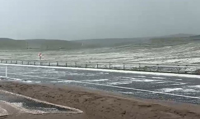 Dağlar beyaza büründü, yol ulaşıma kapandı