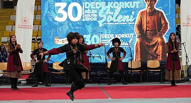 Dede Korkut Şöleni'nde 11 ülkeden 15 ekip sahne aldı