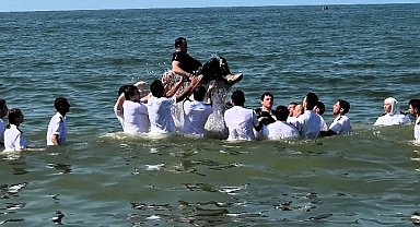 Denizcilik öğrencileri açık deniz stajına geleneksel etkinlikle uğurlandı