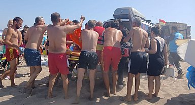 Denizde kalp krizi geçiren adama karada dakikalarca kalp masajı yaptılar