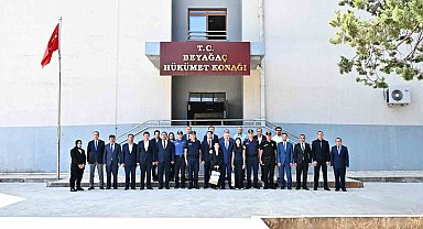 Denizli Valisi Yavuz Selim Köşger Beyağaç'ta temaslarda bulundu