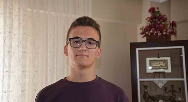 Destek olmak için birlikte sınava girdiği torunu tam puan aldı
