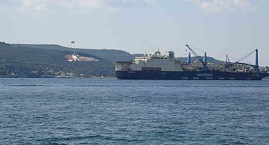 Dev boru döşeme gemisi 'Castorone' Çanakkale Boğazı'ndan geçti
