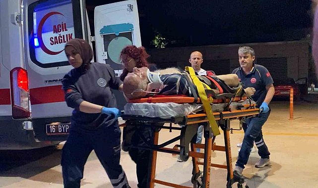 Devrilen traktörün sürücüsü ağır yaralandı
