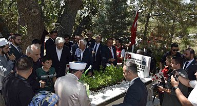 Dicle'de şehitler kabirleri başında anıldı