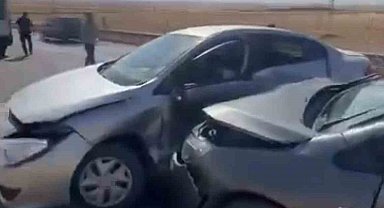 Diyarbakır'da iki otomobil çarpıştı: 2 yaralı