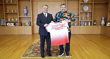 DPÜ Öğretim üyesi Mustafa Said Erzeybek, Kadın Curling Milli Takımı'nın tarihi başarısında teknik kadroda yer aldı