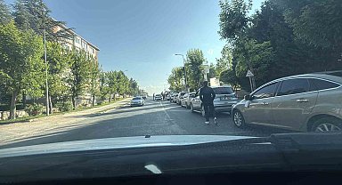 Düğün konvoyu ambulasların çıkış yaptığı kapıyı kapattı