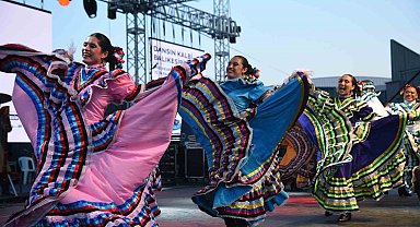 Dünya dansları Balıkesir sahnelendi