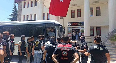 Durak başkanı cinayetinde yakalanan 18 kişi adliyeye sevk edildi