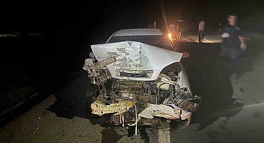 Dursunbey'de traktör ile otomobil kaza yaptı: 1 yaralı