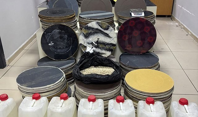 Duvar saatlerinden 48 kilodan fazla uyuşturucu çıktı: 4 tutuklama