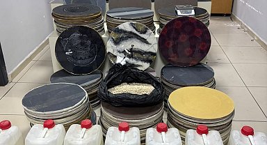 Duvar saatlerinden 48 kilodan fazla uyuşturucu çıktı: 4 tutuklama