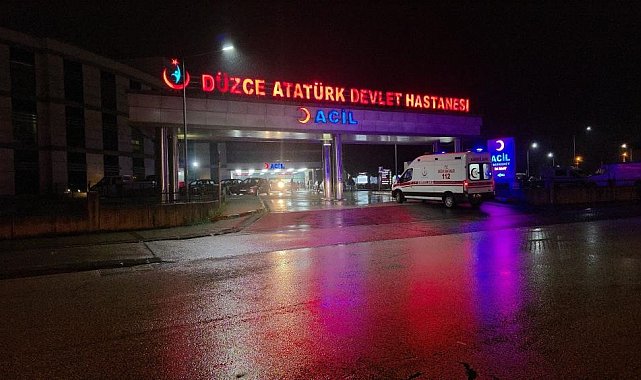 Düzce'de tarım aracı devrildi: 3 yaralı
