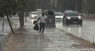 Edirne'de sağanak yağış etkili oldu