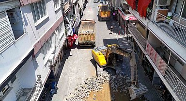 Efeler'de yol yenileme çalışmaları hız kesmiyor