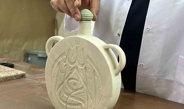 El ile şekillendirilen seramiğin fırından çıkıp son halini alması 1 hafta sürüyor