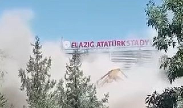 Elazığ'da 5 katlı bina yıkımında facianın eşiğinden dönüldü: Operatör son anda atlayarak kurtuldu