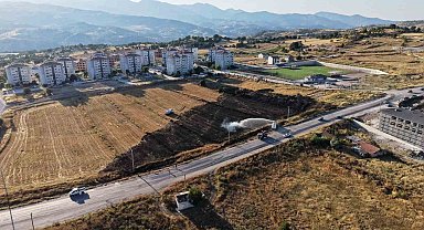 Emet'te arazi yangını korkuttu: Bir itfaiye eri dumandan etkilendi