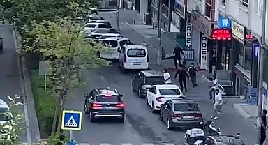 Emlakçıda başlayan tartışma sokakta bıçaklı kovalamacaya döndü