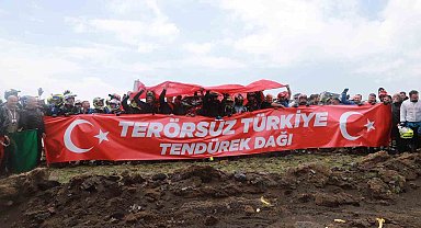 Enduro şampiyonasının finali Tendürek'te "Terörsüz Türkiye" pankartıyla başladı