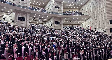ERÜ İletişim Fakültesi 20. dönem mezunlarını verdi