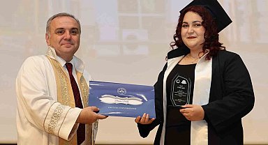 ERÜ Mimarlık Fakültesi'nde mezuniyet sevinci