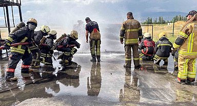 Erzincan Belediyesi itfaiye personelinin mesleki eğitimleri sürüyor