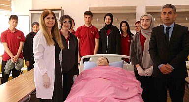 Erzincan'da meslek lisesi sağlık sektörüne bakım personeli yetiştiriyor