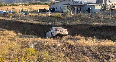 Erzincan'da otomobil yoldan çıktı: 3'ü çocuk 6 yaralı