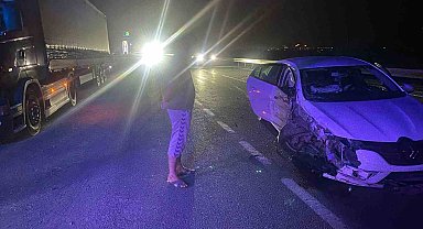 Erzincan'da tır ile otomobilin çarpıştığı kaza güvenlik kamerasına yansıdı