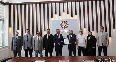 Erzurum Lisesinin köklü tarihi bilimsel bir eserle geleceğe taşınıyor