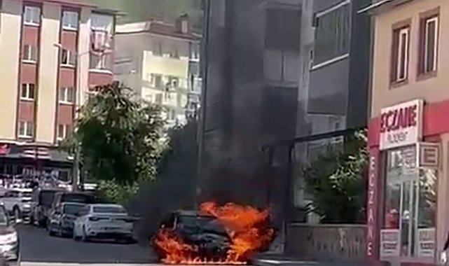 Erzurum'da otomobil alev topuna döndü