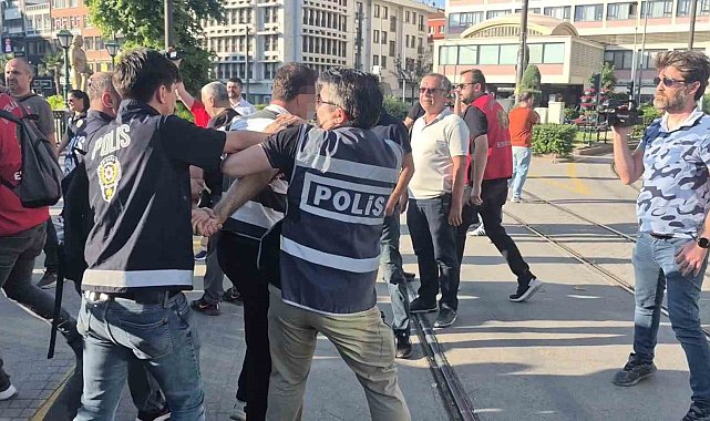 Eskişehir'de izinsiz eylem yapan gruba polis müdahale etti: 35 gözaltı