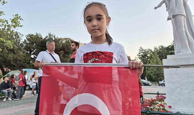 Eskişehir'de miniklerden 15 Temmuz'da anlamlı Sancak Koşusu