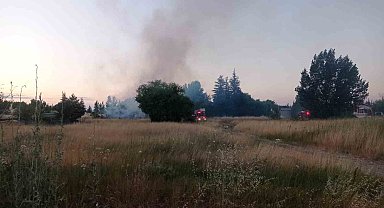 Eskişehir'de otluk alanda çıkan büyük yangın paniğe sebep oldu