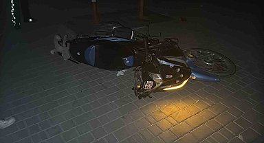 Eskişehir'de polisten kaçan motosikletli kaza yaptı