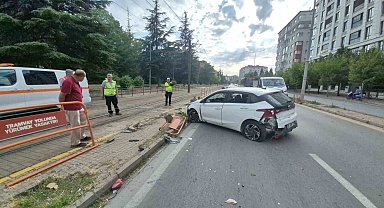 Eskişehir'de trafik kazası: Anne ve 4 yaşındaki kızı yaralandı