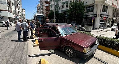 Eskişehir'de trafik kazası sebebiyle tramvay seferleri aksadı
