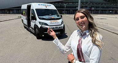 Eskişehir'de üniversite mezunu kadın servis şoförü 'olmaz' diyenlere inat direksiyon sallıyor