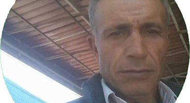 Etrafa yayılan kötü koku üzerine eve giren ekipler yalnız yaşayan adamın cesedi ile karşılaştı