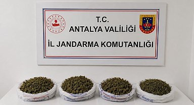 Evde yapılan aramada 1 kilo 979 gram kubar esrar ele geçirildi
