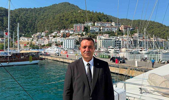 Fethiye'de şehit denizciler anısına denize çelenk bırakıldı