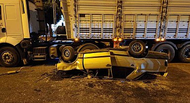 Fiat Tofaş otomobil refüje çarpıp ters döndü: 1 ağır yaralı