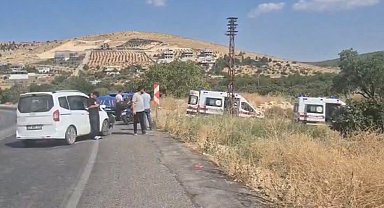 Gaziantep'te hafif ticari araç ile otomobil çarpıştı: 3 yaralı