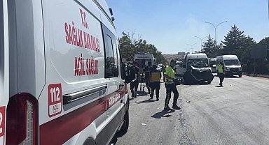 Gaziantep'te işçi servisi tıra arkadan çarptı: 11 yaralı