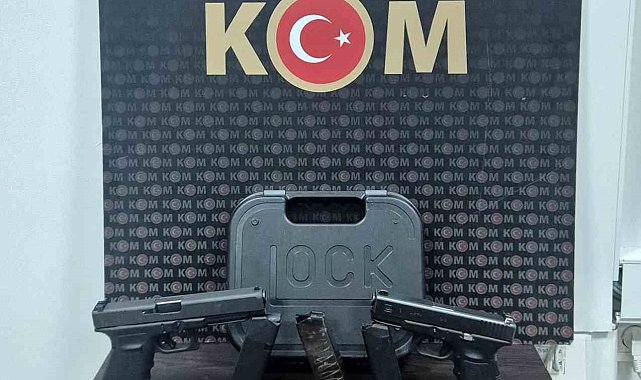 Gebze'de ruhsatsız silah ve change araç operasyonu
