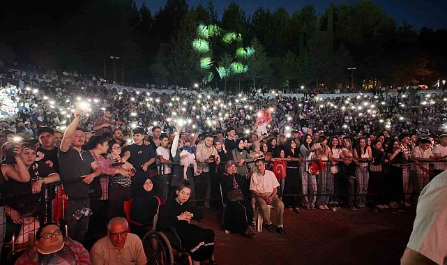 Gediz Tarhana Festivalinde Cengiz Kurtoğlu coşkusu