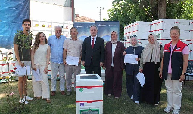 Genç arıcılara 380 adet arısız strafor kovan dağıtıldı